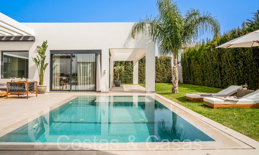 Villa de luxe élégante et moderne de plain-pied à vendre dans une zone de golf près du centre d'Estepona 66754