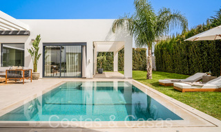 Villa de luxe élégante et moderne de plain-pied à vendre dans une zone de golf près du centre d'Estepona 66754 