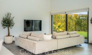 Villa de luxe élégante et moderne de plain-pied à vendre dans une zone de golf près du centre d'Estepona 66756 