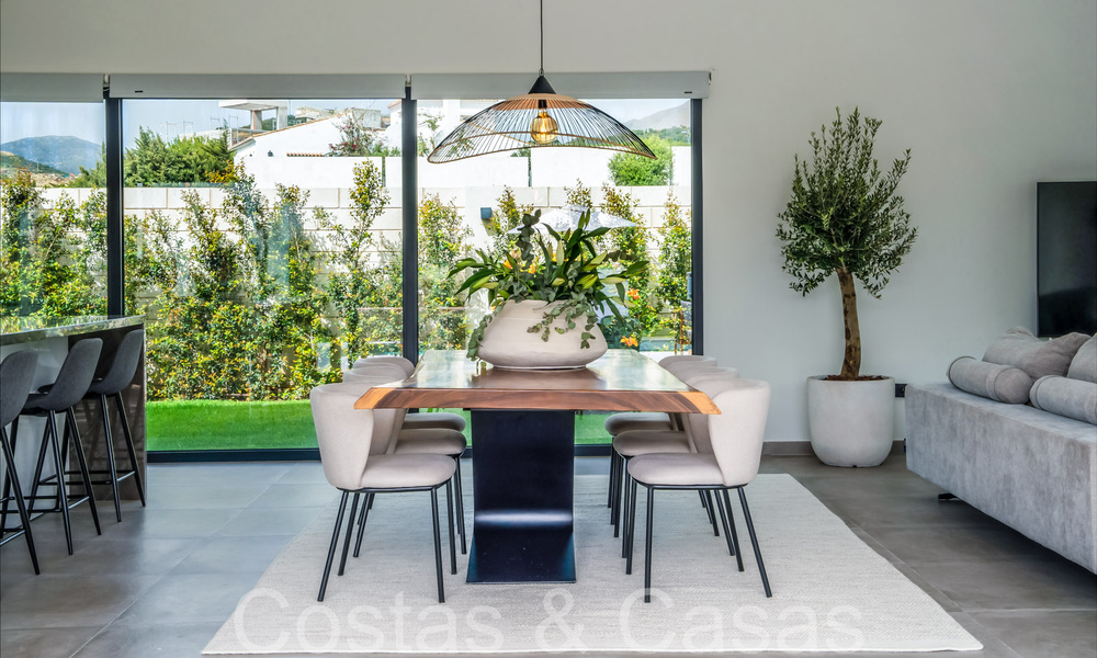 Villa de luxe élégante et moderne de plain-pied à vendre dans une zone de golf près du centre d'Estepona 66757