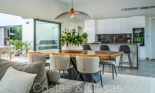 Villa de luxe élégante et moderne de plain-pied à vendre dans une zone de golf près du centre d'Estepona 66760 