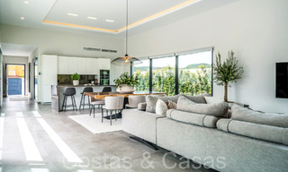 Villa de luxe élégante et moderne de plain-pied à vendre dans une zone de golf près du centre d'Estepona 66761 