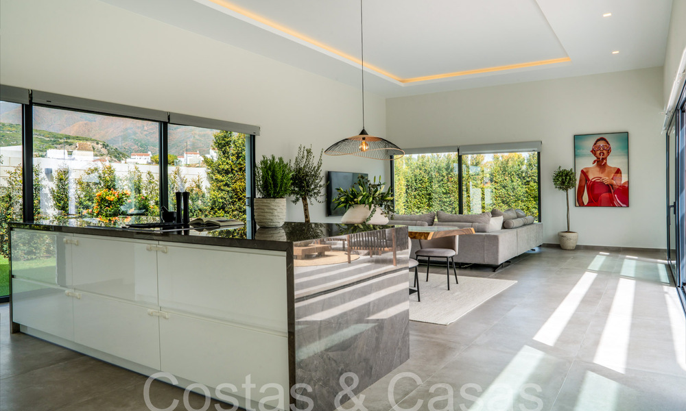 Villa de luxe élégante et moderne de plain-pied à vendre dans une zone de golf près du centre d'Estepona 66762