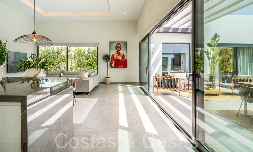 Villa de luxe élégante et moderne de plain-pied à vendre dans une zone de golf près du centre d'Estepona 66763