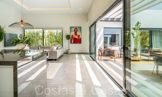 Villa de luxe élégante et moderne de plain-pied à vendre dans une zone de golf près du centre d'Estepona 66763 
