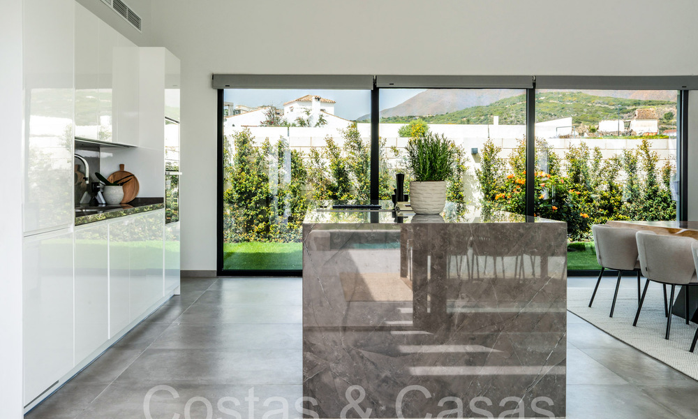 Villa de luxe élégante et moderne de plain-pied à vendre dans une zone de golf près du centre d'Estepona 66764