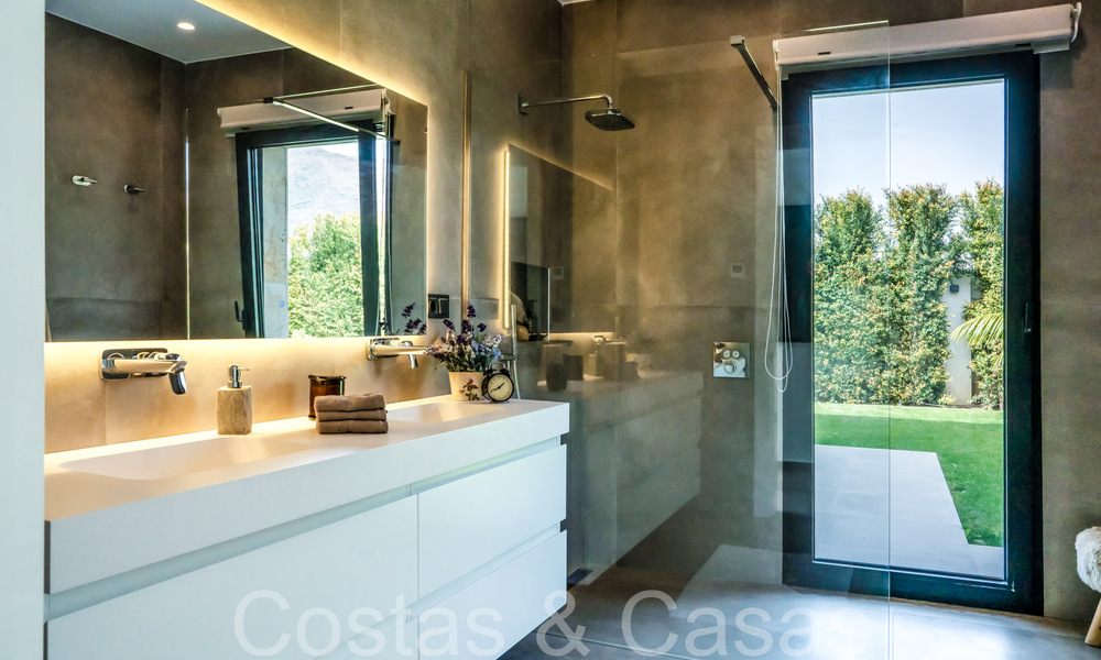 Villa de luxe élégante et moderne de plain-pied à vendre dans une zone de golf près du centre d'Estepona 66774