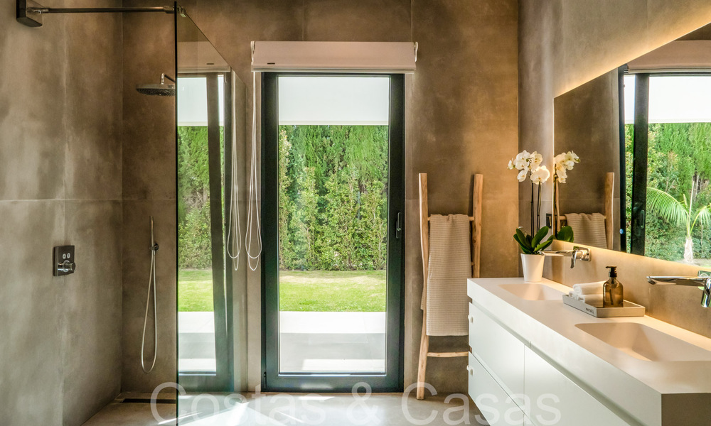 Villa de luxe élégante et moderne de plain-pied à vendre dans une zone de golf près du centre d'Estepona 66775
