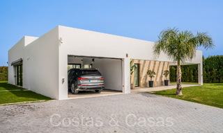 Villa de luxe élégante et moderne de plain-pied à vendre dans une zone de golf près du centre d'Estepona 66778 