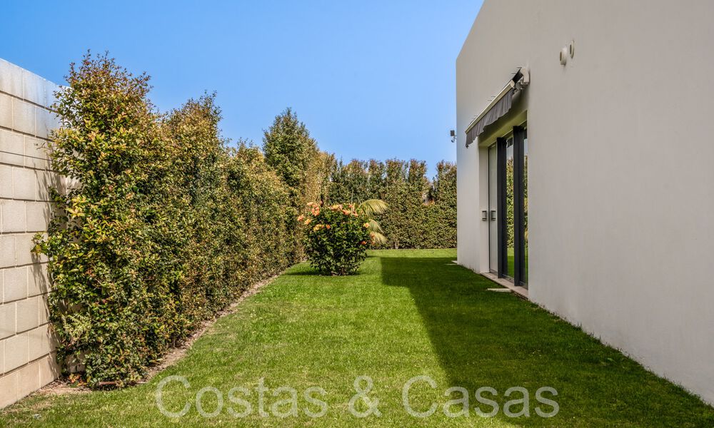 Villa de luxe élégante et moderne de plain-pied à vendre dans une zone de golf près du centre d'Estepona 66779
