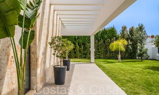 Villa de luxe élégante et moderne de plain-pied à vendre dans une zone de golf près du centre d'Estepona 66781 