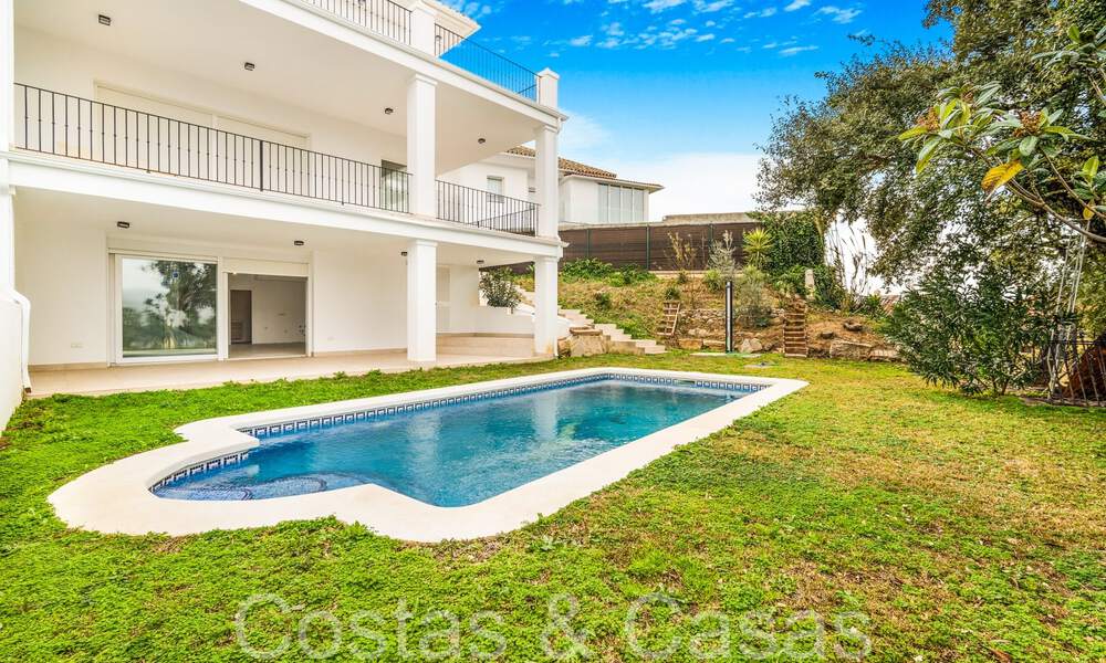 Fantastique villa jumelée avec vue à 360° à vendre dans une urbanisation fermée à l'est de Marbella 66782