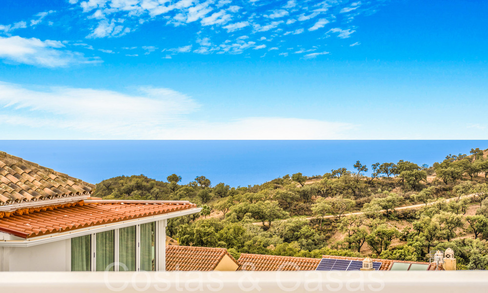 Fantastique villa jumelée avec vue à 360° à vendre dans une urbanisation fermée à l'est de Marbella 66785