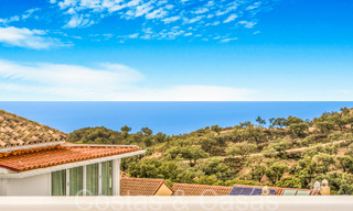 Fantastique villa jumelée avec vue à 360° à vendre dans une urbanisation fermée à l'est de Marbella 66785 