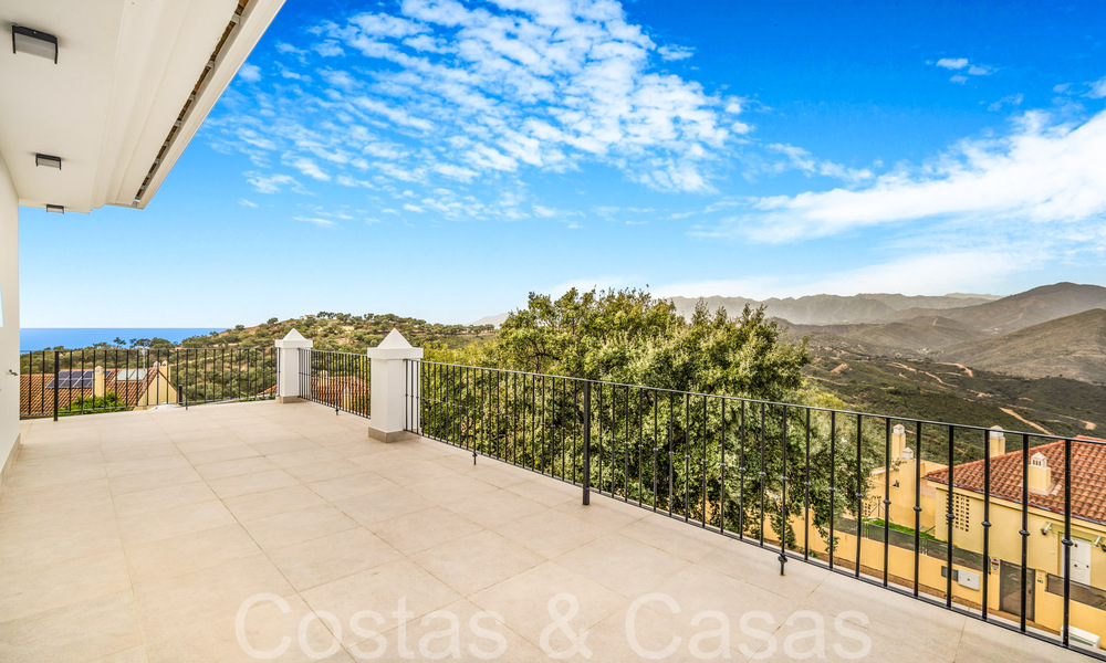 Fantastique villa jumelée avec vue à 360° à vendre dans une urbanisation fermée à l'est de Marbella 66799