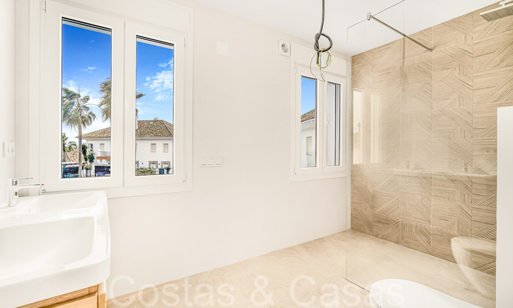 Fantastique villa jumelée avec vue à 360° à vendre dans une urbanisation fermée à l'est de Marbella 66801