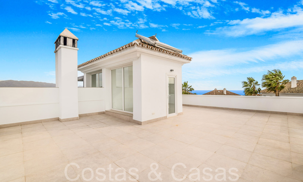 Fantastique villa jumelée avec vue à 360° à vendre dans une urbanisation fermée à l'est de Marbella 66804