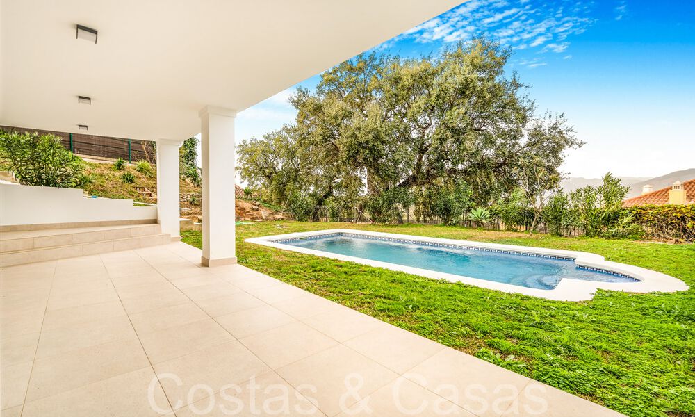 Fantastique villa jumelée avec vue à 360° à vendre dans une urbanisation fermée à l'est de Marbella 66811
