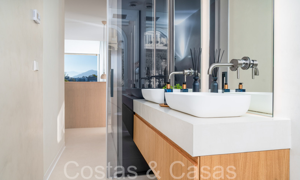 Prêt à emménager, penthouse en duplex contemporain à vendre dans une communauté fermée à La Quinta à Benahavis, Marbella 66812