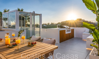 Prêt à emménager, penthouse en duplex contemporain à vendre dans une communauté fermée à La Quinta à Benahavis, Marbella 66840 