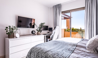 Prêt à emménager, penthouse de luxe avec vue panoramique sur le golf, la mer et les montagnes à vendre à Benahavis - Marbella 66935 