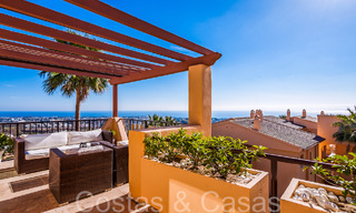 Prêt à emménager, penthouse de luxe avec vue panoramique sur le golf, la mer et les montagnes à vendre à Benahavis - Marbella 66943 