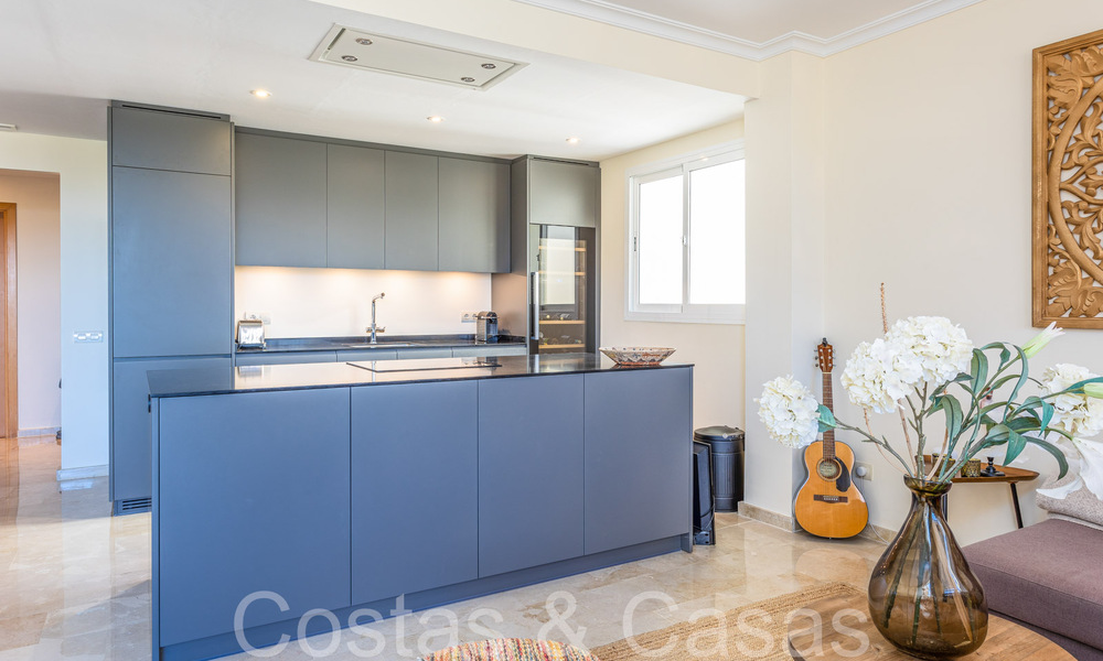 Penthouse en duplex de style andalou moderne entouré par la nature dans les collines de Marbella 66956