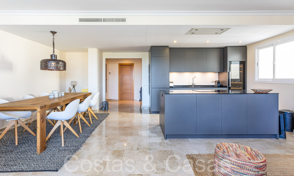 Penthouse en duplex de style andalou moderne entouré par la nature dans les collines de Marbella 66957