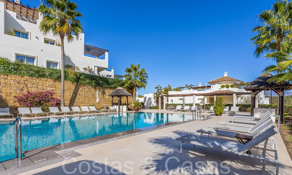 Penthouse en duplex de style andalou moderne entouré par la nature dans les collines de Marbella 66960