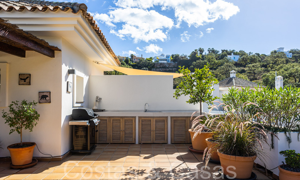 Penthouse en duplex de style andalou moderne entouré par la nature dans les collines de Marbella 66964