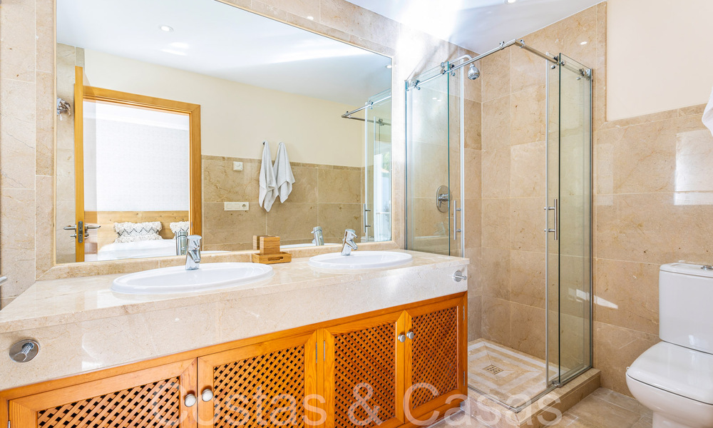 Penthouse en duplex de style andalou moderne entouré par la nature dans les collines de Marbella 66971