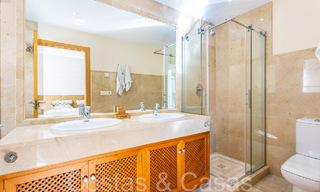 Penthouse en duplex de style andalou moderne entouré par la nature dans les collines de Marbella 66971 