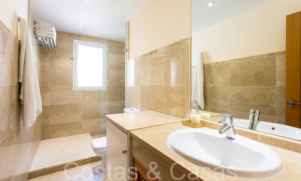 Penthouse en duplex de style andalou moderne entouré par la nature dans les collines de Marbella 66973