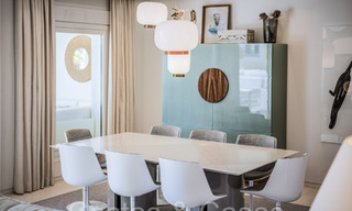 Villa de luxe espagnole jumelée avec vue sur la mer à vendre dans la communauté de golf sécurisée à Santa Clara, 'est de Marbella 67050 