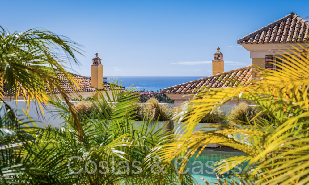 Villa de luxe espagnole jumelée avec vue sur la mer à vendre dans la communauté de golf sécurisée à Santa Clara, 'est de Marbella 67053