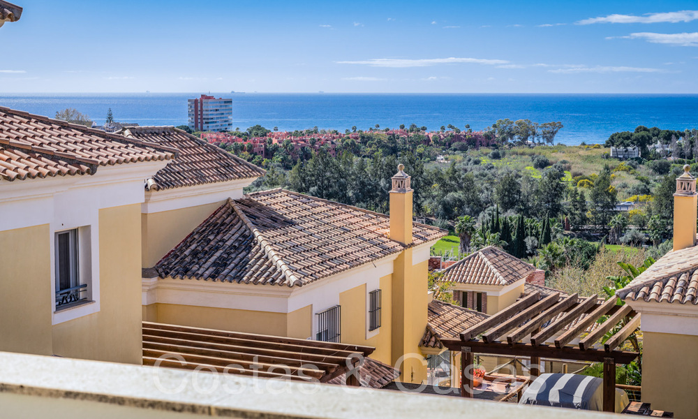 Villa de luxe espagnole jumelée avec vue sur la mer à vendre dans la communauté de golf sécurisée à Santa Clara, 'est de Marbella 67054