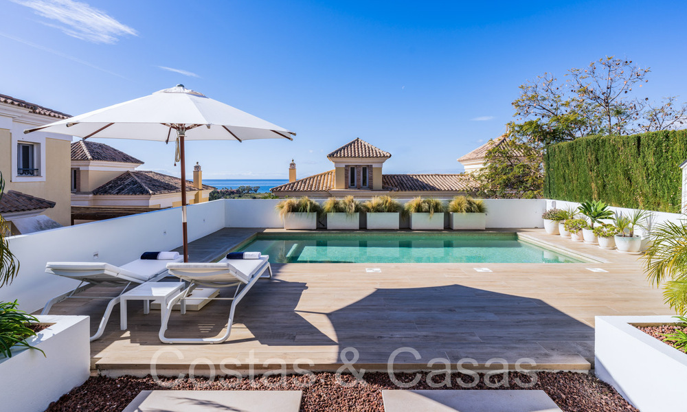 Villa de luxe espagnole jumelée avec vue sur la mer à vendre dans la communauté de golf sécurisée à Santa Clara, 'est de Marbella 67056