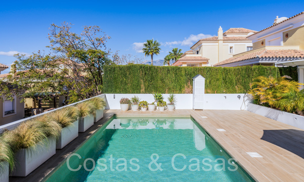 Villa de luxe espagnole jumelée avec vue sur la mer à vendre dans la communauté de golf sécurisée à Santa Clara, 'est de Marbella 67057