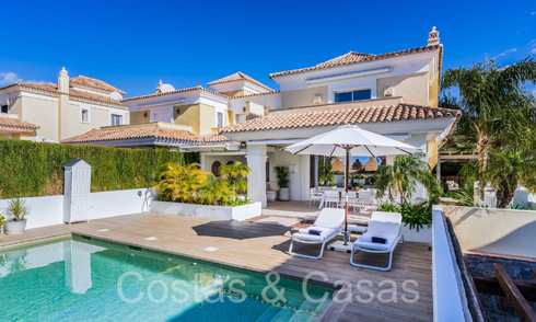 Villa de luxe espagnole jumelée avec vue sur la mer à vendre dans la communauté de golf sécurisée à Santa Clara, 'est de Marbella 67058
