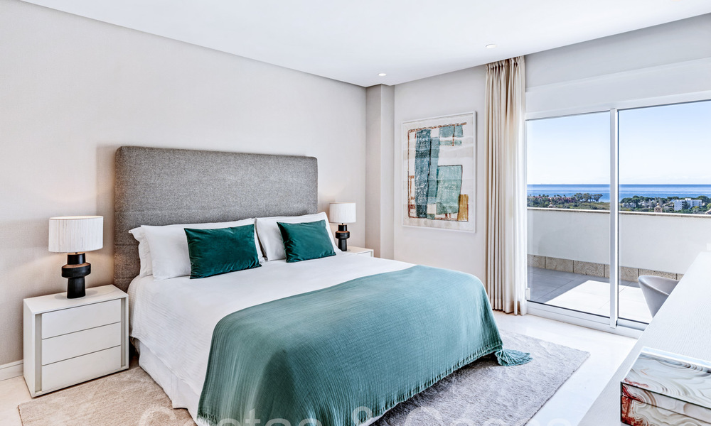 Villa de luxe espagnole jumelée avec vue sur la mer à vendre dans la communauté de golf sécurisée à Santa Clara, 'est de Marbella 67061