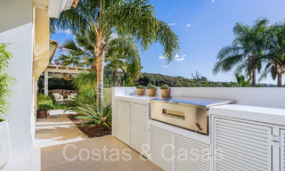 Villa de luxe espagnole jumelée avec vue sur la mer à vendre dans la communauté de golf sécurisée à Santa Clara, 'est de Marbella 67064 