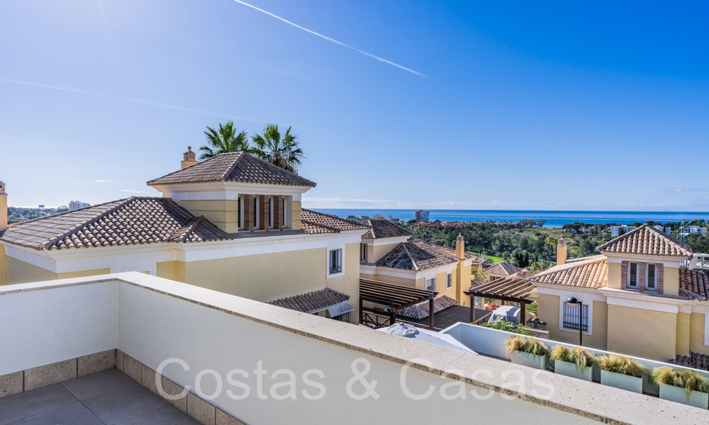 Villa de luxe espagnole jumelée avec vue sur la mer à vendre dans la communauté de golf sécurisée à Santa Clara, 'est de Marbella 67066