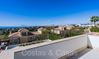 Villa de luxe espagnole jumelée avec vue sur la mer à vendre dans la communauté de golf sécurisée à Santa Clara, 'est de Marbella 67069 