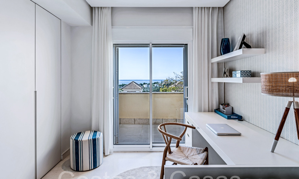 Villa de luxe espagnole jumelée avec vue sur la mer à vendre dans la communauté de golf sécurisée à Santa Clara, 'est de Marbella 67070