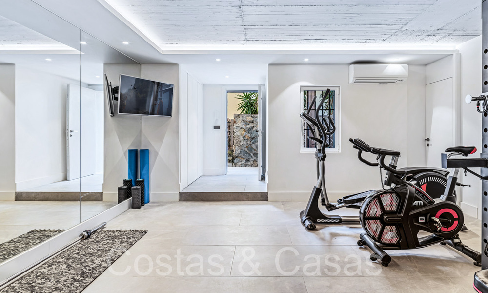 Villa de luxe espagnole jumelée avec vue sur la mer à vendre dans la communauté de golf sécurisée à Santa Clara, 'est de Marbella 67078