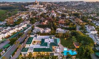 Villa palatiale de style architectural mauresque-andalou à vendre, entourée de terrains de golf dans la vallée du golf de Nueva Andalucia, Marbella 67081 