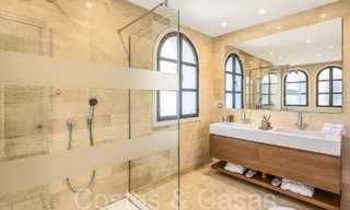 Villa palatiale de style architectural mauresque-andalou à vendre, entourée de terrains de golf dans la vallée du golf de Nueva Andalucia, Marbella 67094 