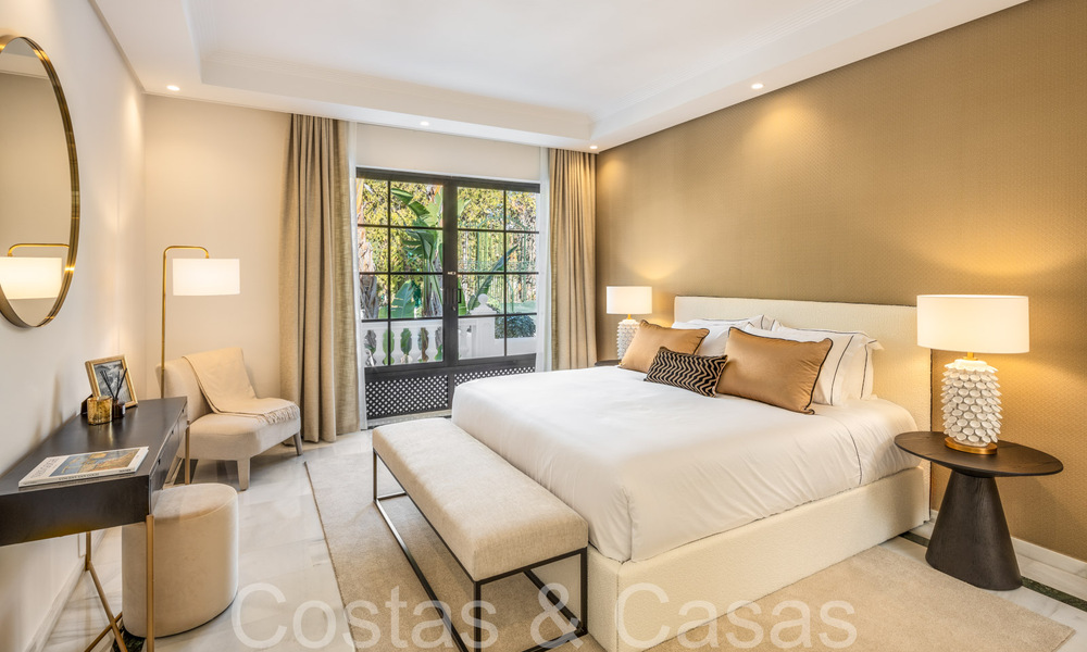 Villa palatiale de style architectural mauresque-andalou à vendre, entourée de terrains de golf dans la vallée du golf de Nueva Andalucia, Marbella 67100