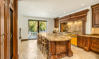Villa palatiale de style architectural mauresque-andalou à vendre, entourée de terrains de golf dans la vallée du golf de Nueva Andalucia, Marbella 67102 
