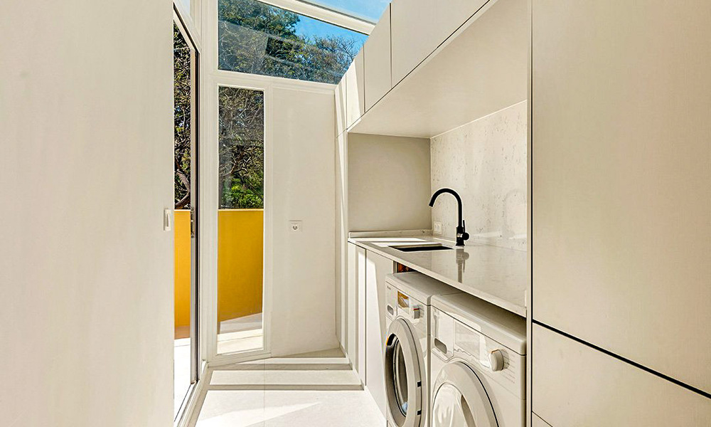 Penthouse de luxe élégamment rénové à vendre en bord de mer avec une vue imprenable sur la mer à l'est du centre de Marbella 67118